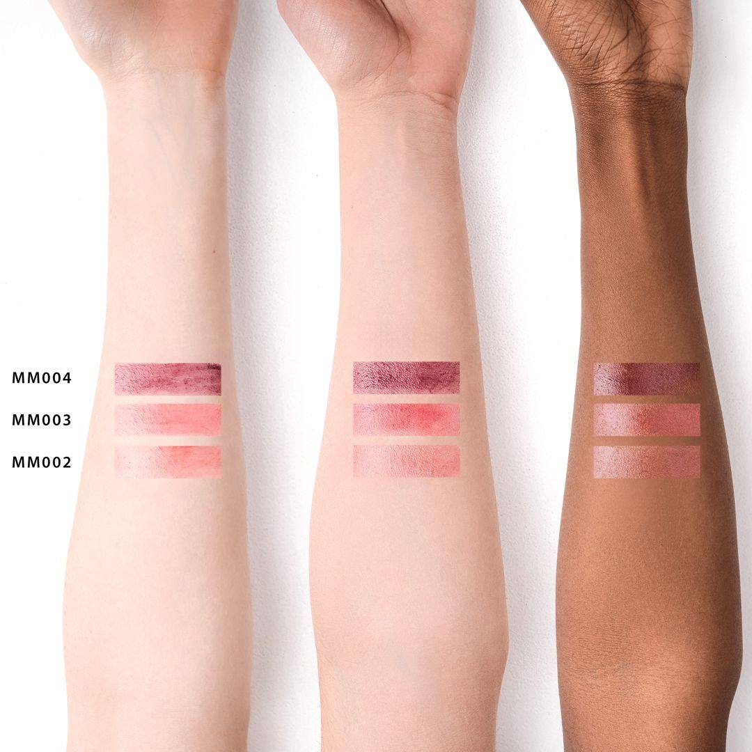 Swatches teintes MM002, MM003, MM004 – Supreme Lip Treatment MoniAmori sur 3 carnations